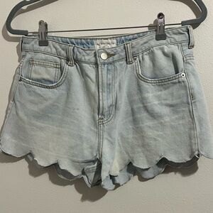 Blu Pepper Scallop Hem Jean Shorts size 28